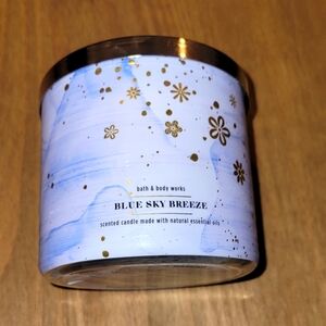 Bath and Body Works 3 Wick Candle Blue Sky Breeze